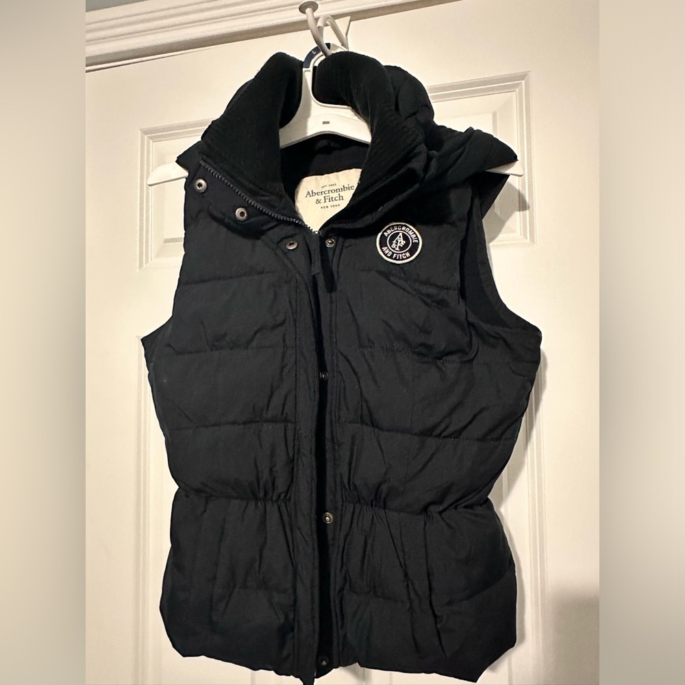 Black Abercrombie vest hood